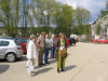 Parkplatz mit Ruth, Michael, Frank, Horst und Sabine